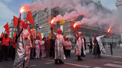 Schluss mit der 2-Klassen-Fürsorge! Sofortige Stilllegung der Industrieproduktion, Logistik und Verwaltung, sofern es nicht gesellschaftlich notwendige Versorgungsgüter oder  Notmaßnahmen betrifft!